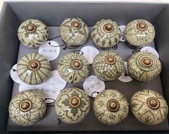 Nordic Chic, Ceramic Door Knobs, Furniture Dimensions, Photo Pattern, Furniture Knobs, Ceramic Knobs, Door Cabinet, Green Ceramics, Knobs And Handles