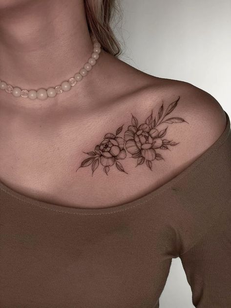 Leaves On Collarbone Tattoo, Peony Tattoo Collar Bone, Chrysanthemum Tattoo Collar Bone, Lower Collar Bone Tattoo, Symmetrical Clavicle Tattoo, Collarbone Tattoo Rose, Lily Collar Bone Tattoo, Flower On Collar Bone Tattoo, Peony Collar Bone Tattoo