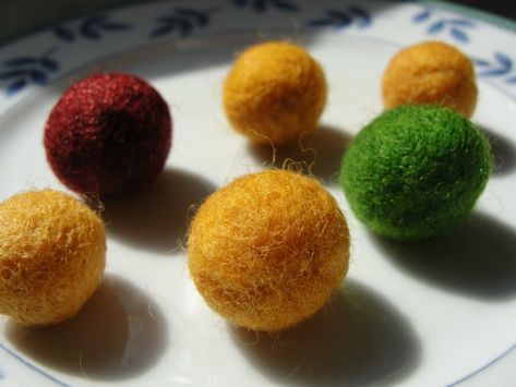 Learn how to make felt balls from wool roving. It is so much easier than you might think. Step by step instructions. #feltballdiy #feltballcraft #howto #makingfeltball #feltcraft #feltingcraft #howtofelt Make Felt Balls, Waldorf Diy, Felt Ball Crafts, Felt Wool Ball, Felted Acorns, Diy Wool, Wool Felt Projects, Felted Wool Crafts, Felt Beads