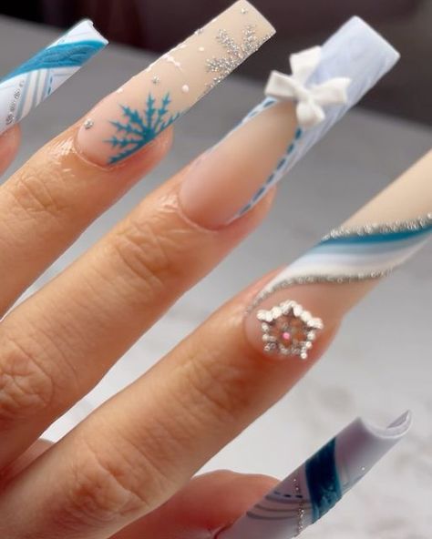 Frozen Theme Nails, Christmas Nail Designs Blue, Blue And White Christmas Nails, Frozen Nails, Blue Christmas Nails, Girly Acrylic, Winter Nails Acrylic, Nagel Tips, Bday Gift