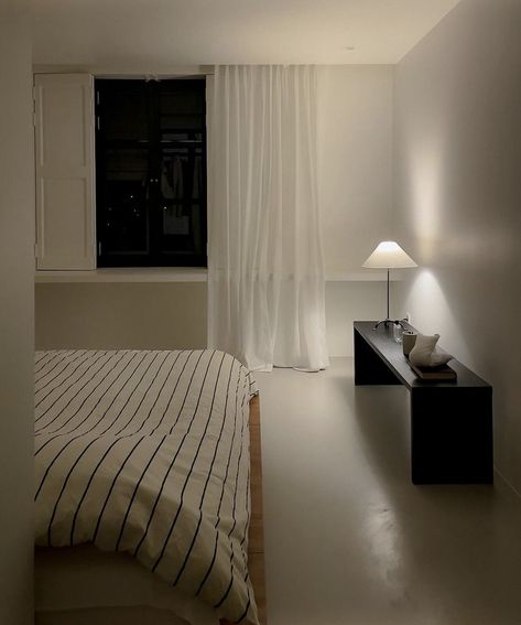 Minimalist Japanese Apartment, Small Studio Layout Ideas, Minimal Room Bedroom, Minimalist Bedroom Mirror, Minimalist Condo Design, No Window Bedroom, Grey Floor Bedroom Ideas, Bedroom Minimalist Aesthetic, Korean Minimalist Room