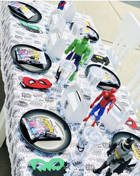 Modern Marvel Birthday Party, Teen Marvel Party, Modern Superhero Birthday Party, Fantastic Four Birthday Party, Marvel Party Ideas Decoration, Avengers Party Ideas Decoration, Iron Man Birthday Party Ideas, Boy 5th Birthday Party Themes, Superhero 4th Birthday Party