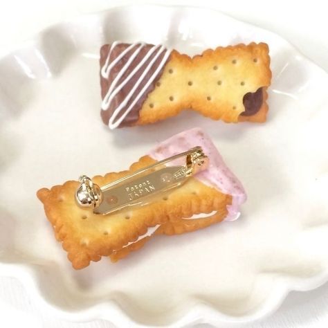 Cookie Accessories, Choco Girl, Choco Biscuit, 귀여운 음식 그림, Food Accessories, Kawaii Food, All Things Cute, Clay Charms, Miniature Food