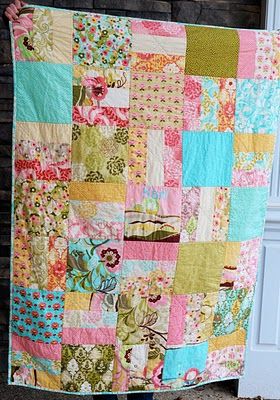 Tuesday Tutorial: Snuggly Layer Cake Quilt  Easy quilt for Anna to sew. Layer Cake Quilt, Hexagon Quilt Pattern, Layer Cake Quilt Patterns, Quilt Layers, Cake Quilt, Layer Cake Quilts, Quick Quilt, Pretty Quilt, Pink Quilts