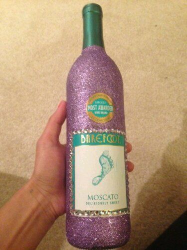 glittered and rhinestoned alcohol bottle Glitter Bottle Diy, Alcohol Bottle Decorations, Glitter Wine Glasses Diy, Alcohol Bottle Crafts, Glitter Wine Bottles, Wine Flask, Bling Bottles, Liquor Bottle Crafts, Glitter Wine Glasses