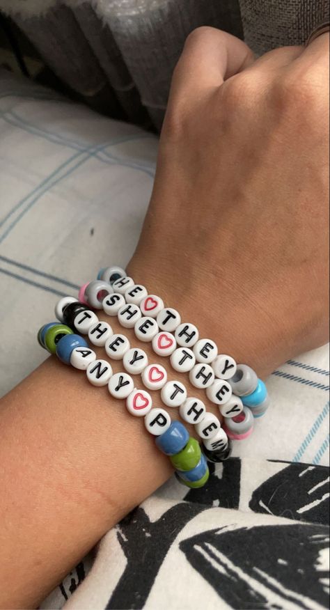 Gender Fluid Jewelry, Gender Fluid Pronoun Bracelets, Gender Fluid Bracelet, Emo Gifts Ideas, Gender Bracelets, Pronoun Bracelets, Emo Gift Ideas, Pride Month Ideas, Kandi Projects