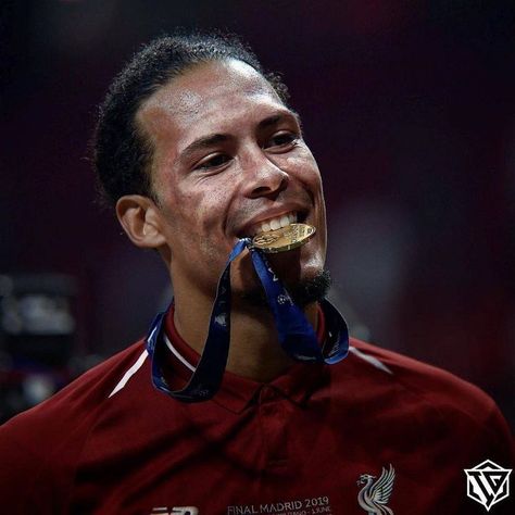 Football Defense, Football Players Images, Virgil Van Dijk, Karate Kid Cobra Kai, Kid Cobra, Desktop Wallpaper Art, Troll Face, Football Photos, Van Dijk