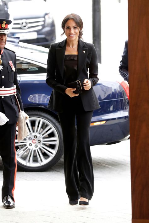 Meghan Markle Pregnant, Meghan Markle Suits, Black Pantsuit, Style Rules, Dark Colours, Tuxedo Style, Pant Trends, Dark Wear, Prince Harry And Meghan