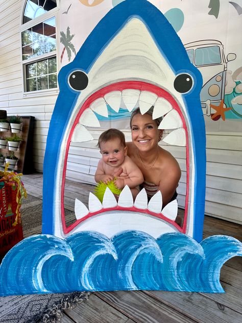 Shark photo prop birthday declr Backyard Beach Party, Nemo Party, Party On A Budget, Shark Themed Birthday Party, Backyard Birthday, Shark Birthday Party, Shark Party, Shower Bebe, Sea Birthday