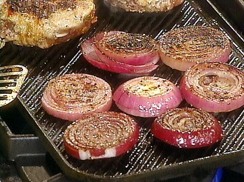 Grilled Red Onions Lobster Garlic Noodles, Summer Dinner Recipes Grill, Grilled Vegetable Recipes, Recipes With Ingredients, Red Onion Recipes, Rachael Ray Recipes, Yard House, Butter Honey, Garlic Noodles