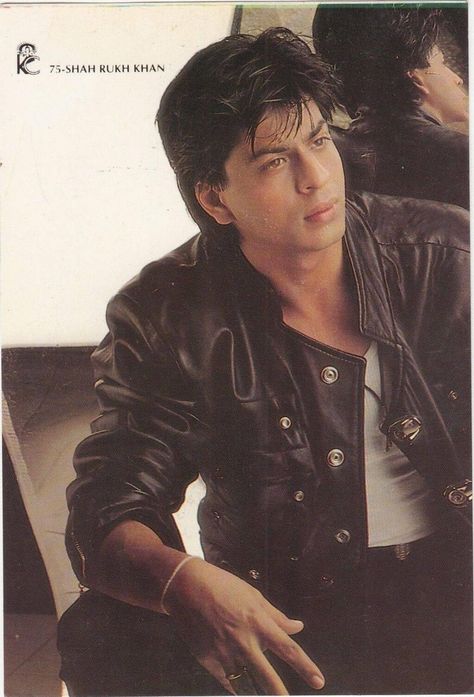 Shah Rukh Khan Shahrukh Khan Raees, Shahrukh Khan Family, Abram Khan, 90s Bollywood Aesthetic, 90s Bollywood, Aamir Khan, Vintage Bollywood, Anushka Sharma, Ranbir Kapoor