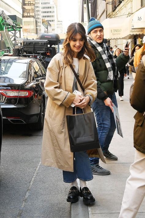 Daisy Edgar-Jones News on Twitter: "📸 | More candids of Daisy out for #UnderTheBannerOfHeaven press related work in New York City this week!… " Daisy Edgar Jones Style, Daisy Edgar Jones, Work In New York, Mood Board Fashion, Celebrity Street Style, York City, New York City, Trench Coat, Autumn Fashion