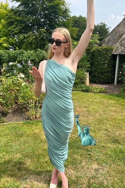 Sophie Turner Instagram, Norma Kamali Diana Dress, Ladies In Lavender, Diana Gown, Diana Dress, Norma Kamali Dress, London Look, Black Tie Affair, Goddess Dress