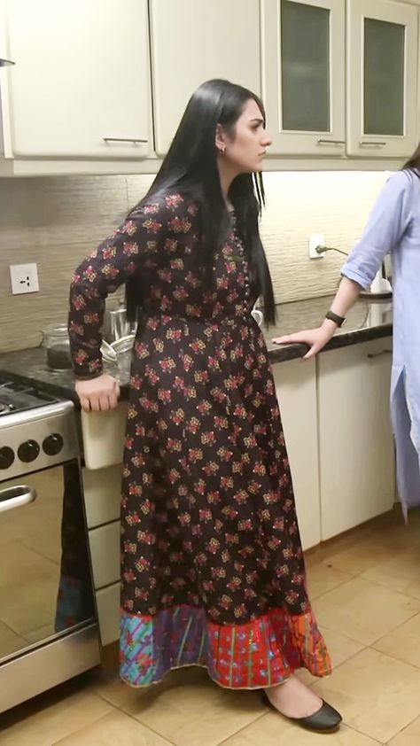 Hum tum Sarah Khan Hum Tum Dress, Sarah Khan Dresses, Ramsha Khan, Pretty Pedicures, Round Dress, Sara Khan, Sarah Khan, Modest Casual, Modest Casual Outfits