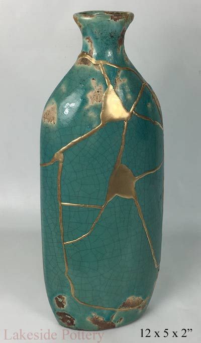 Kintsugi Art Examples | Japanese Method of Pottery Repaired With Gold Japanese Broken Pottery Gold, Kintsugi Ceramics, Japanese Broken Pottery, Kintsukuroi Art, Japanese Pottery Kintsugi, Kintsugi Aesthetic, Japanese Gold Repair, Kintsugi Vase, Kintsugi Pottery