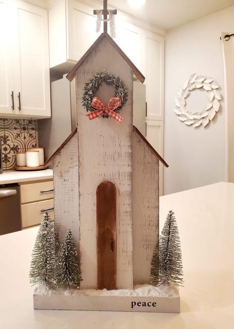 Wooden Churches, Wooden Church, Christmas Diy Wood, Barn Wood Crafts, Wooden Christmas Decorations, Christmas Church, Church Crafts, Christmas Wood Crafts, Christmas Decorations Rustic