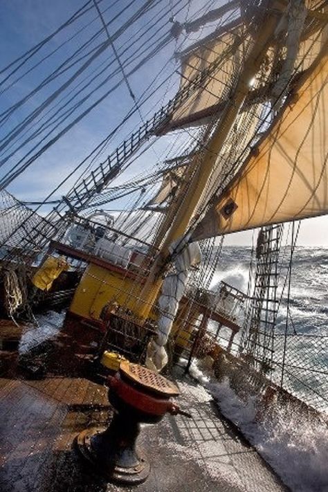 tall ship deck Navi A Vela, Old Sailing Ships, Clipper Ship, Tall Ship, Sailing Vessel, Wooden Ship, Tall Ships, Set Sail, Pirate Ship