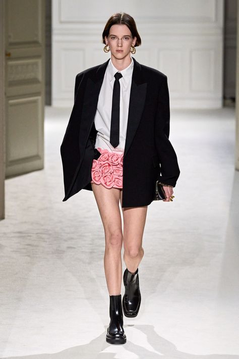 Black Tie Outfit Women, Valentino Fall 2023, Valentino Shirt, Tie Outfit, Valentino Runway, Valentino Black, Fall 2023, Fashion Show Collection, High Fashion Street Style