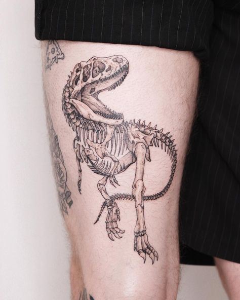 Dinosaur Skeleton Tattoo | Tattoo Ideas and Inspiration | tattooingbymars Dinosaur Tattoo Ideas, Skeleton Tattoo Ideas, Tattoos Skeleton, T Rex Tattoo, Small Skull Tattoo, Dinosaur Tattoo, Vogel Tattoo, 16 Tattoo, Skeleton Tattoo