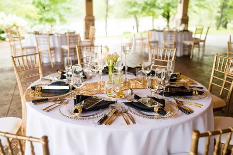 Round Wedding Reception Tables, Wedding Reception Table Setting Ideas, Wedding Round Table, Round Table Wedding, Round Table Centerpieces Wedding, Gold Wedding Table Decorations, 60 Inch Round Table, Round Table Settings, Round Table Centerpieces