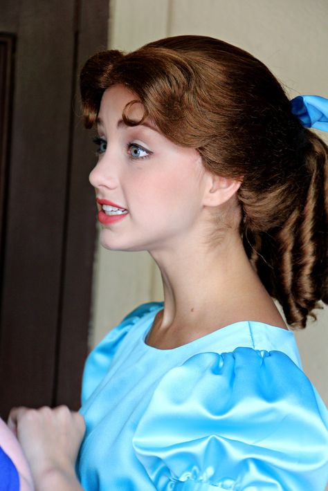 Wendy Darling Makeup, Wendy Costume, Nursing Scrubs Pattern, Wendy Peter Pan, Disneyland Parade, Disney Princess Makeup, Disney Halloween Parties, Festival Of Fantasy Parade, Wendy Darling