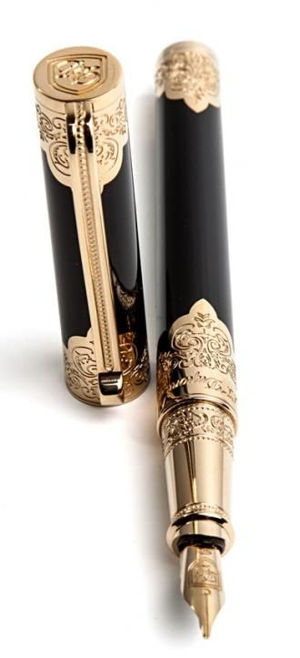 This version of the Second Empire pen is meant to be more ergonomic and a day-to-day pen. The body is in black placed lacquer with engraved pale gold finishes. The clip is inspired by Second Empire furniture. #SecondEmpire #STDupont Available at LightersDirect.com Black Fountain Pen, Stylo Art, Elegant Writing, St Dupont, Bijoux Art Deco, Empire Furniture, Gold Investments, Fine Writing Instruments, Luxury Pens