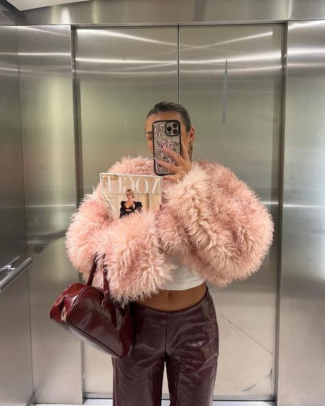 THIS COLOR COMBO >> 🍒💕 @charleenmurphy in our Light Pink Ombre Crop Faux Fur Coat, Burgundy Faux Leather Pants and Burgundy Patent PU Baguette Shoulder Bag ✨ Tap to shop 🔗 Short Coat Style, Cropped Faux Fur Coat, Short Faux Fur Coat, Plush Coat, Cropped Coat, Stylish Coat, Coat For Women, Women Overcoat, Long Sleeves Coats