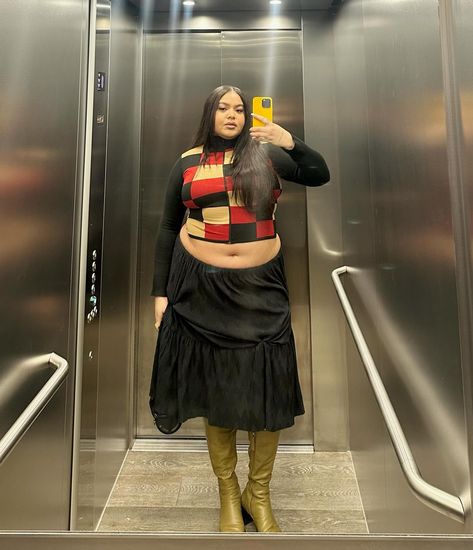 the best part of an outing is the elevator pic Mid Sized Winter Outfits, Mid Sized Fall Fashion, Outfits With Friends, Plus Size Maximalist, Big Tummy Outfits, Winter Outfits Aesthetic Plus Size, Plus Size Fashion For Women Winter, Plus Size Outfit, Outfit Ideas Plus Size