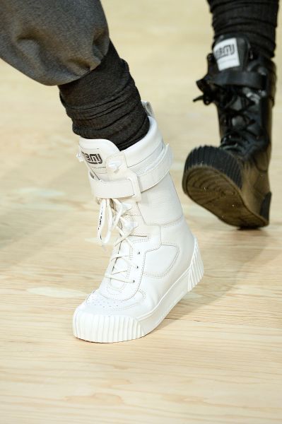 White Sneakers - Marc by Marc Jacobs. White Boots Men, Armor Inspiration, Boots Outfit Men, Combat Boots Men, Boxing Shoes, Cyberpunk Clothes, Mens Fashion Edgy, New Bags, Fashion Shoes Sneakers