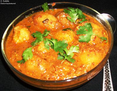 Dum Aaloo / Baby Potatoes in Almond-Yogurt based Gravy Dum Aloo, Aloo Recipe, Aloo Recipes, Healthy Indian Recipes, Main Course Dishes, Easy Indian Recipes, Food Contest, Baby Potatoes, Hot Spicy