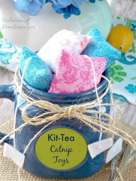 Diy Catnip Toys, Katt Diy, Homemade Cat Toys, Diy Pet Toys, Catnip Cat, Diy Cat Toys, Catnip Cat Toy, Cats Diy Projects, Ideal Toys