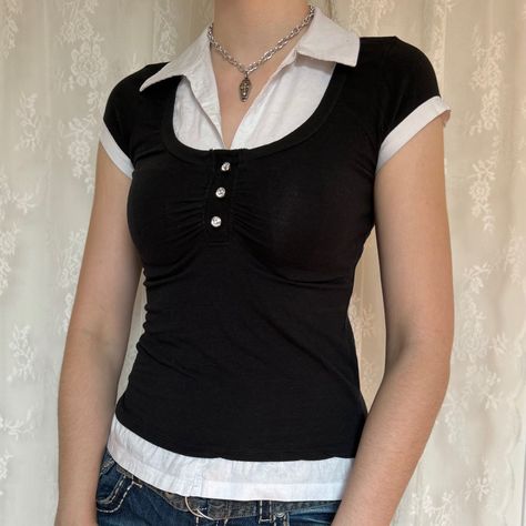 Dark Academia Alice Cullen Vampire Preppy Black Layered Blouse With White Layer Underneath #2k #2kfashion #2000s #2000sfashion #dainty #twilight #depop #fairygrunge #darkacademia Black And White Layered Outfits, Dark Academia Vampire, 6th Form Outfits, Korean Shirt, Outfits 2000s, Alice Cullen, Summer Uniform, Shirt Outfits, Layered Blouse