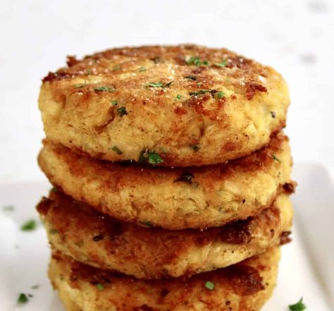 Keto Chicken Patties, Chicken Patty Recipes, 3 Ingredient Chicken, Turkey Patties, Chicken Croquettes, Chicken Cake, Hot Sauce Recipes, Chicken Patties, Parmesan Crusted Chicken