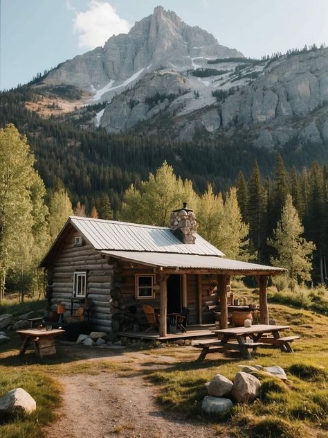 Futuristic Houses, Wyoming Cabin, Inspirational Homes, Small Cabin Plans, Old Cabins, Old Cabin, Homestead Life, Small Log Cabin, Summer Houses