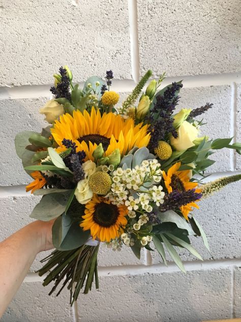 Sunflower Succulent Bouquet, Sunflower And Succulent Bouquet, Lavender And Sunflower Bouquet, Sunflower Boutineer Ideas, Sunflower Bridal Bouquet Rustic, Sunflower Lavender Bouquet, Sun Flower Bouquet Simple, Simple Sunflower Bouquet, Sunflower Bouquet Aesthetic