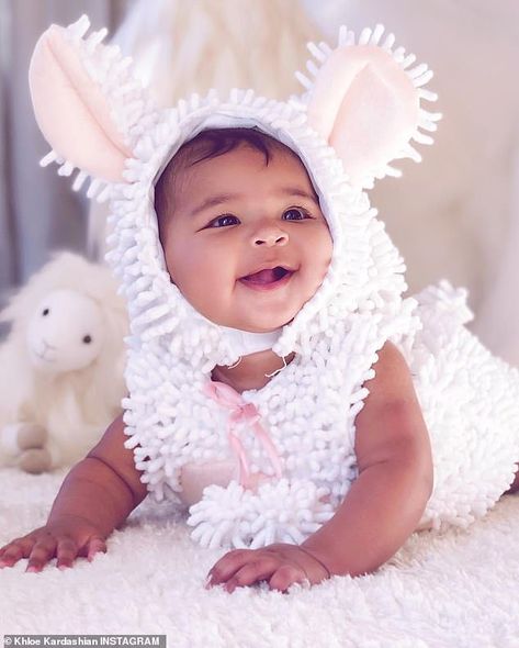 Adorable: And that wasn't the only animal Khloe dressed her in, also opting for a white sh... True Kardashian, True Thompson, Jenner Kids, Kardashian Kids, Celebrity Babies, Kris Jenner, First Halloween, Kardashian Jenner, Kourtney Kardashian