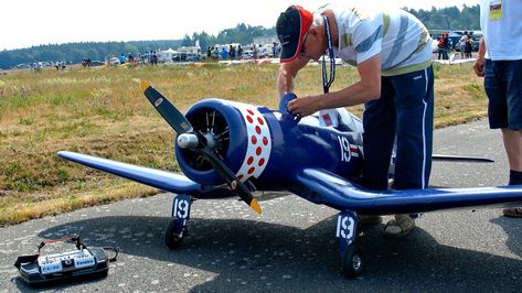 F4U CORSAIR GIANT SCALE RC MODEL AIRPLANE FLIGHT / Meeting Gatow 2015 *1... #radiocontrolairplanes Model Aeroplanes, Remote Control Helicopters, Radio Controlled Aircraft, Remote Control Boats, Avion Rc, Rc Model Airplanes, Radio Control Airplane, Air Sport, Radio Control Planes