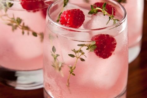 Yummy mocktails for non-boozy (but very cool) drink alternatives--Especially good for those guests who do not drink so that they feel included, too! Cocktail Punch, Raspberry Wedding, Peach Melba, Mocktail Recipes, Boozy Drinks, Drinks Alcohol, Fancy Drinks, Alcohol Drinks, Pretty Drinks