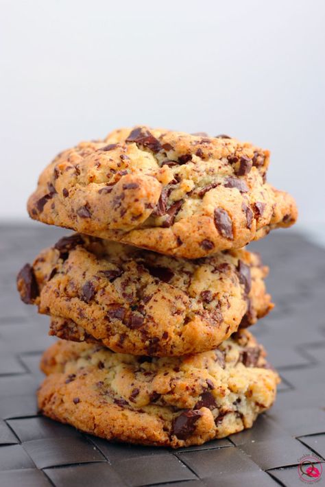 I cookies più buoni al mondo by Levain Bakery in NY - Cookiss Bakery British Cookies, Easy Delicious Cakes, Snack Sani, Healthy Snack Bars, Levain Bakery, Quick Healthy Snacks, Cookie Bakery, Biscotti Cookies, Snacks To Make