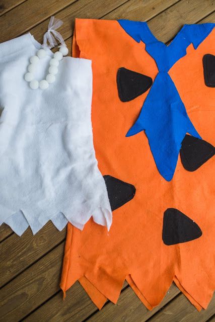 Pebbles Costume Toddler, Halloween Pebbles, Wilma Flintstone Costume, Fred Flintstone Costume, Flintstones Halloween Costumes, Halloween Costume Family, Flintstones Costume, Family Costumes Diy, Pebbles Costume