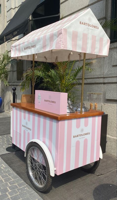 Mobile Candy Truck, Cute Food Cart, Mobile Ice Cream Trailer, Ice Cream Stand Ideas, Versace Ss25, Popcorn Buffet, Pancake Bar, Donut Decorating Ideas, Dessert Cart