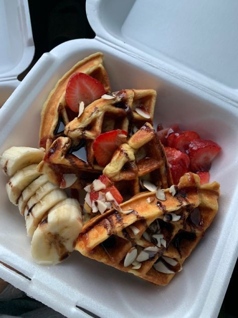 Breakfast Food Truck, Waffle Shop, Dessert Cups Recipes, Dessert Waffles, Food Business Ideas, Food Truck Design, Buffet Food, Healthy Sweets, Food Obsession