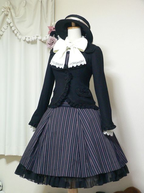 Elegant, classic lolita: Black hat with white band. White bow. Black jacket. Gray skirt with black barred pattern and black frills. Hourglass Style, Victorian Maiden, Cosplay Patterns, Otome Kei, History Bounding, Classic Lolita, Mary Magdalene, A Fresh Start, White Band