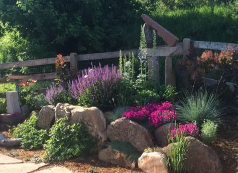 Garden Retaining Wall, Landscaping With Boulders, Rock Garden Design, Rock Garden Landscaping, Wall Garden, Garden Landscape Design, Landscaping With Rocks, Garden Gates, Retaining Wall