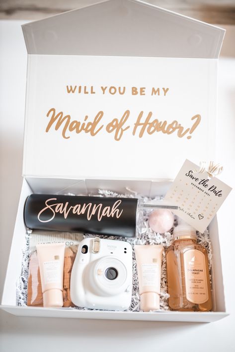 Well You Be My Bridesmaid Ideas, Made Of Honor Proposal Ideas Bridesmaid Boxes, Bridal Party Box Ideas, Maid Of Honor Gift Basket, Will You Be My Made Of Honor Ideas, Will You Be Maid Of Honor, Bridesmaid To Bride Gift, Brides Maids Invitations, Bride Maid Gifts