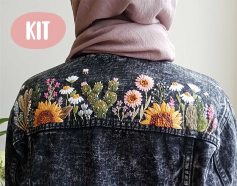 Artisanats Denim, Denim Jacket Embroidery, Embroidery Jeans Diy, Clothes Embroidery Diy, Embroidered Jean Jacket, Denim Embroidery, Floral Embroidery Patterns, Embroidered Denim Jacket, Embroidery On Clothes