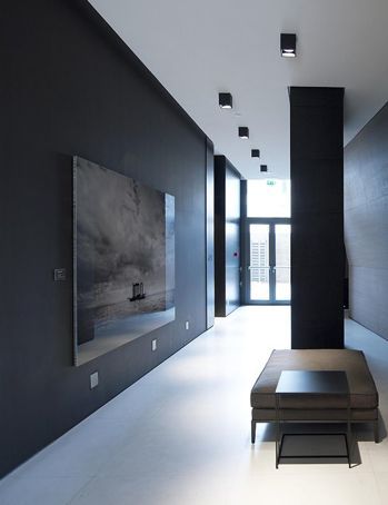 Corridor Ideas, Ideas House Design, Lights Interior, Black And White Interior, White Floors, Hotel Interiors, Gray Interior, Black Wall, Hotel Design