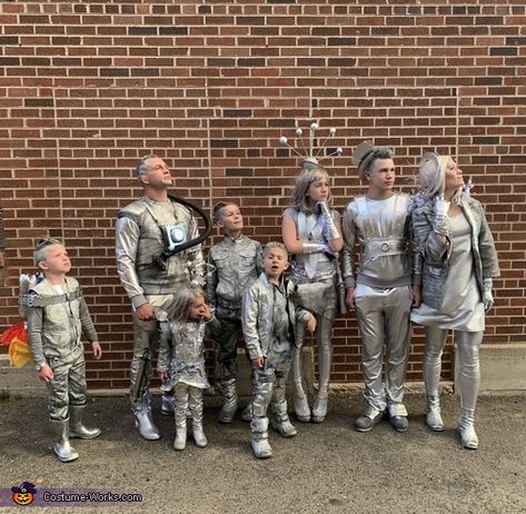 Alien Family Halloween Costume, Family Space Costumes, Space Family Costume, Outer Space Costume, Family Themed Halloween Costumes, Futuristic Costume, Family Of 8, Themed Costumes, Space Costumes