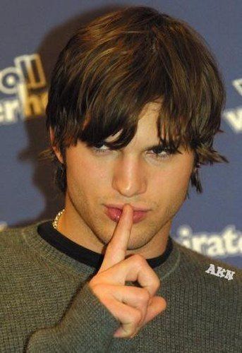 Ashton Kutcher - pssssh! Young Ashton Kutcher, Aston Kutcher, Michael Kelso, Make Smile, Ashton Kutcher, Hottest Guy Ever, Hot Actors, Male Beauty, Celebrities Male