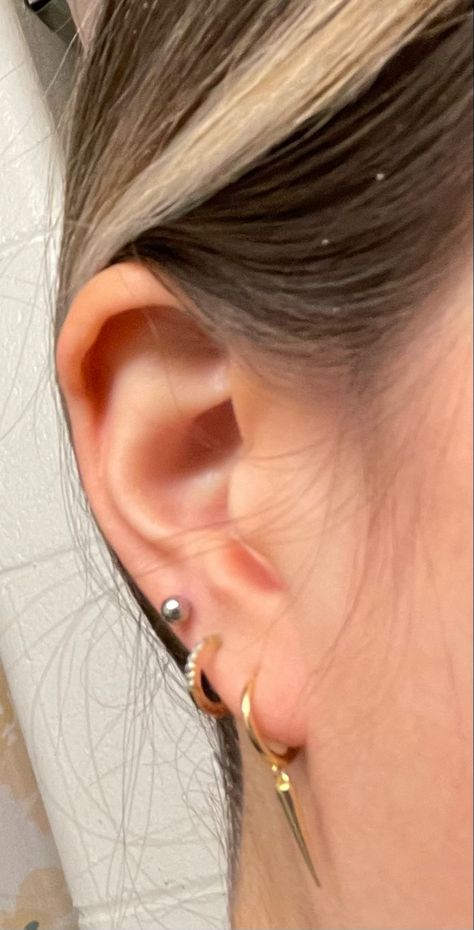 3/7 Lobe Piercings Ideas, Triple Lobe Piercing Ideas, 3 Lobe Piercings Ideas, Lobe Piercing Ideas, Triple Lobe, Triple Lobe Piercing, 3 Lobe Piercings, Piercings Ideas, Lobe Piercings